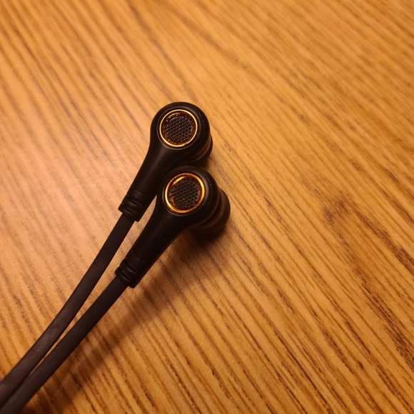 CYLO Cobra Wireless Earbuds | Bluetooth | Black - Picture 4 of 4